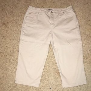 Bandolino Blu tan capris. Size 16W